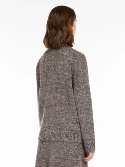 Wool yarn sweater