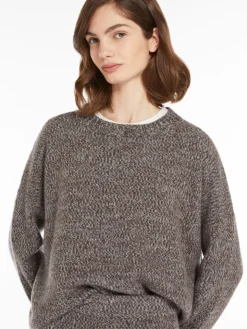Wool yarn sweater